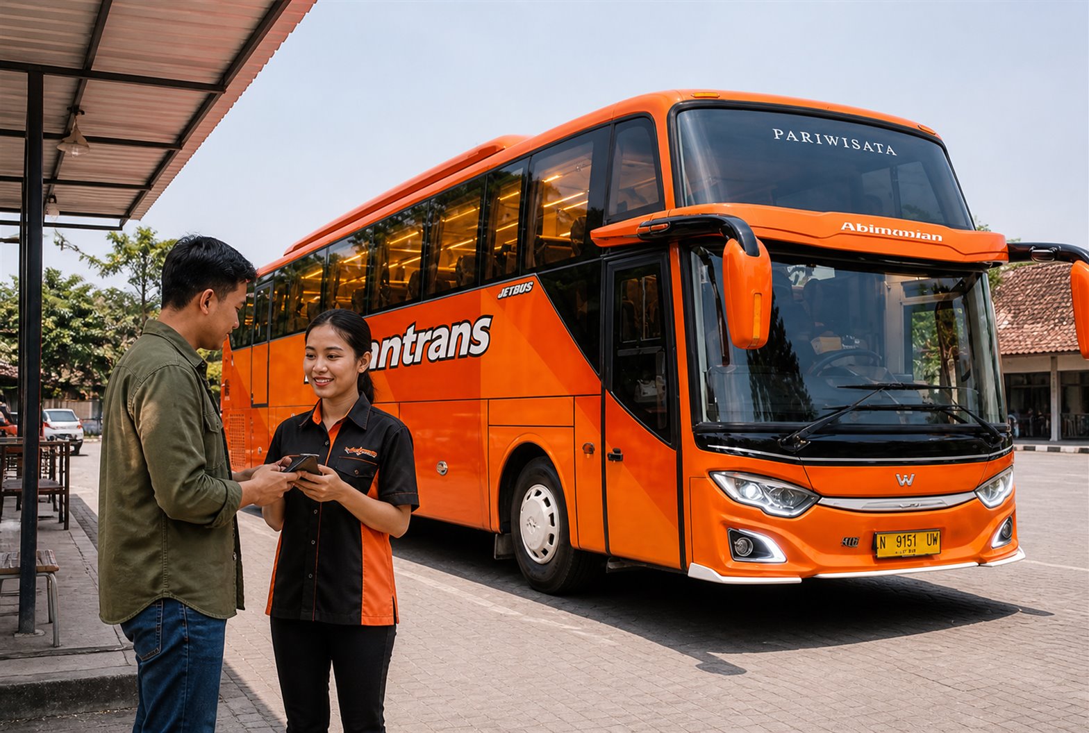 Tangan memegang ponsel membuka aplikasi chat di dekat bus pariwisata Sewa Bus Malang