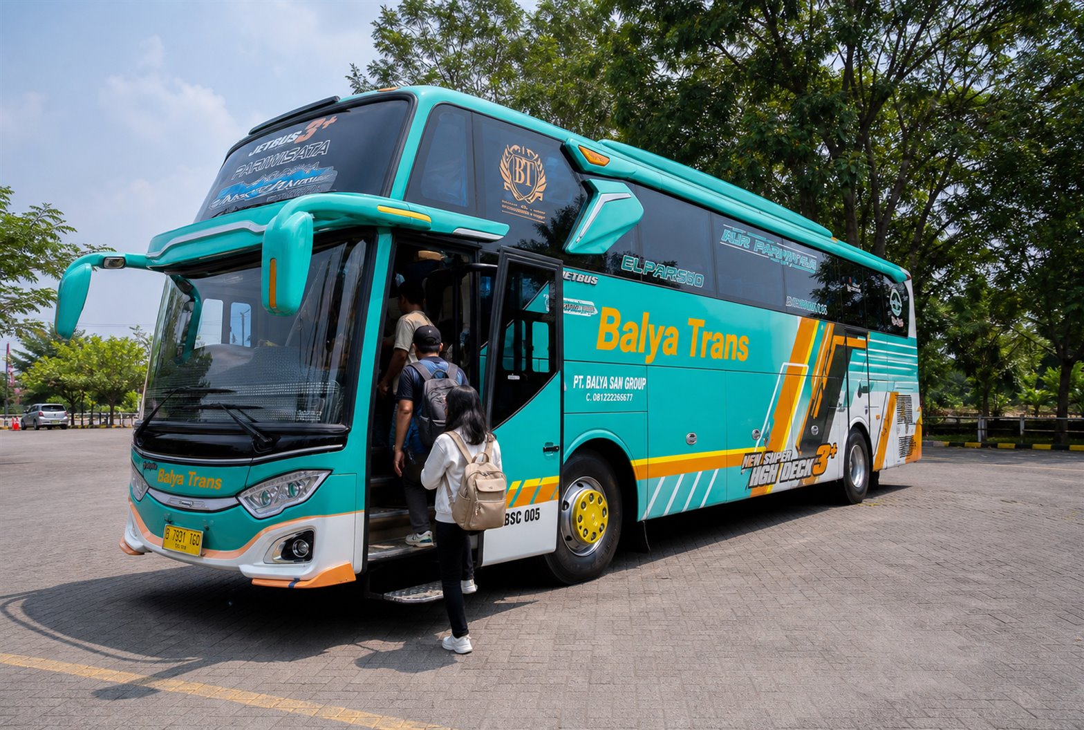 Interior bus pariwisata Sewa Bus Malang dengan reclining seat dan AC