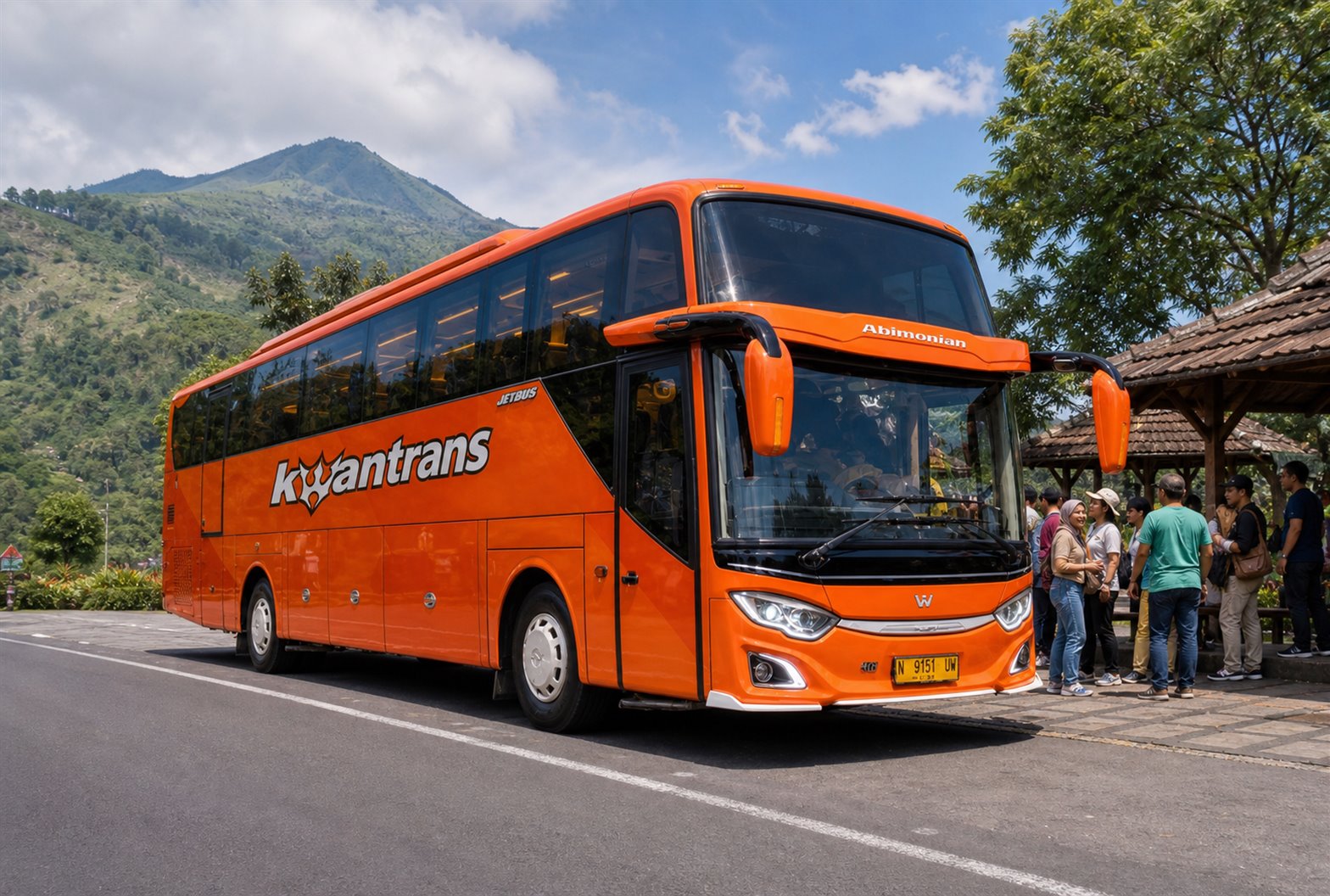 Bus pariwisata Sewa Bus Malang di jalan berkelok kawasan wisata dataran tinggi Batu