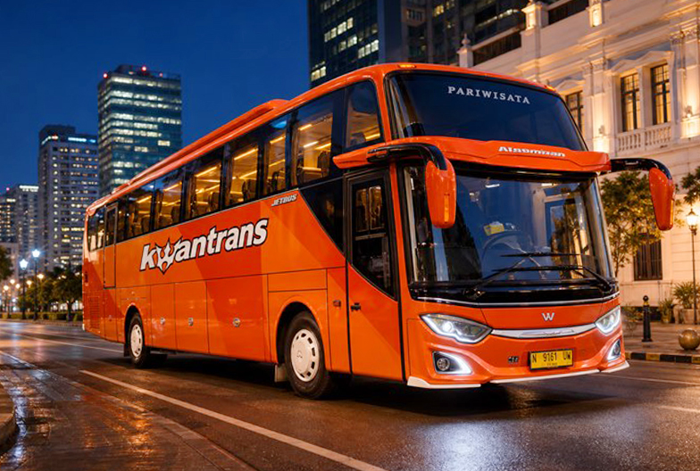 Big bus Sewa Bus Malang di jalan wisata dengan latar Gunung Bromo
